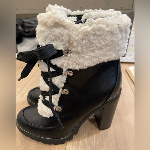 PALLI FAUX SHEARLING LACE-UP BOOTIE BCBGeneration - Picture 10 of 14